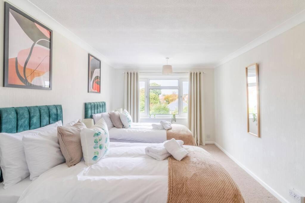 Panoramic Sea View Apartment Sleeps 4-Free Parking Борнмут Екстер'єр фото