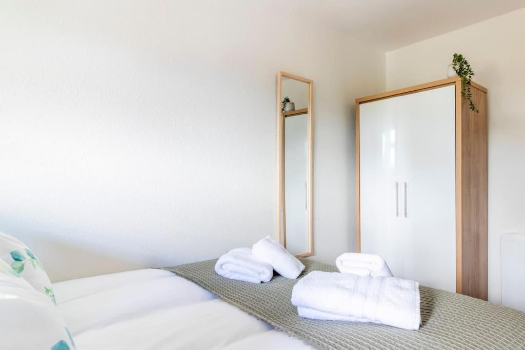 Panoramic Sea View Apartment Sleeps 4-Free Parking Борнмут Екстер'єр фото